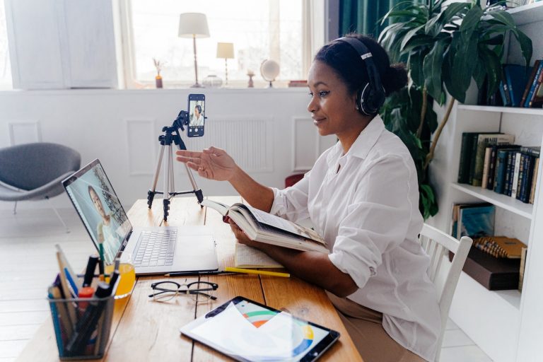 Teach English online: 5 tips you need to know